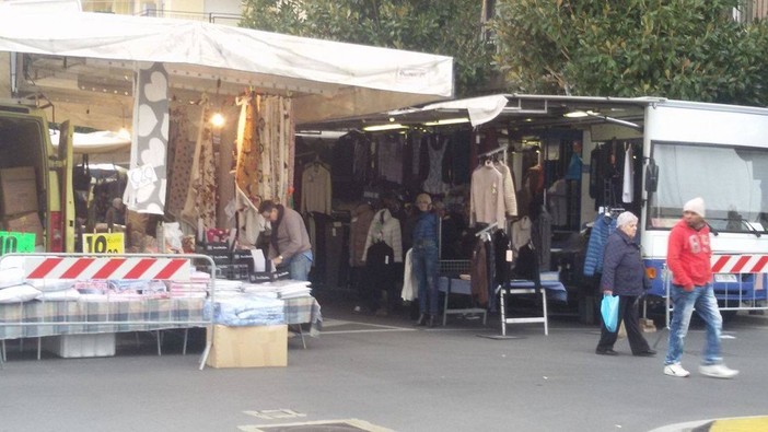 Albenga, spostamento del mercato: i commercianti di via Dalmazia danno il via ad una raccolta firme