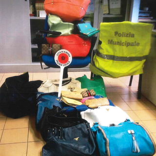 Contrasto all'abusivismo commerciale: ad Albenga 19 sequestri