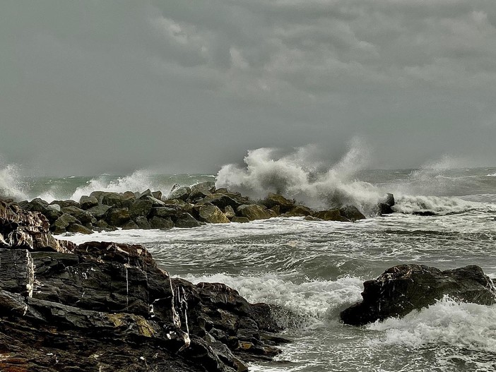 Trentasei ore di preoccupazione per eventi meteorologici intensi che stanno colpendo la Liguria