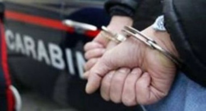 Agli arresti domiciliari va a festeggiare il compleanno a casa di amici, arrestato dai carabinieri di Savona
