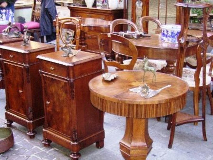 Borghetto, domani torna il mercatino dell'antiquariato