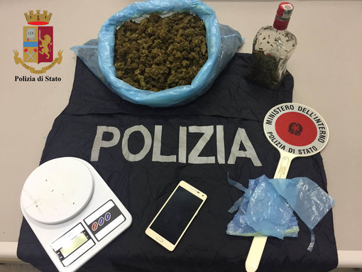 Spacciavano usando come copertura una pizzeria: arrestati in flagrante