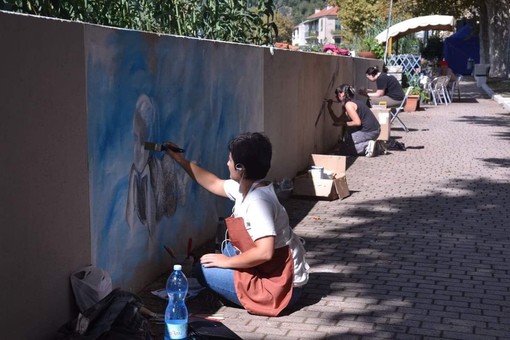 Quiliano, ultimati i murales sulla passeggiata del centro storico