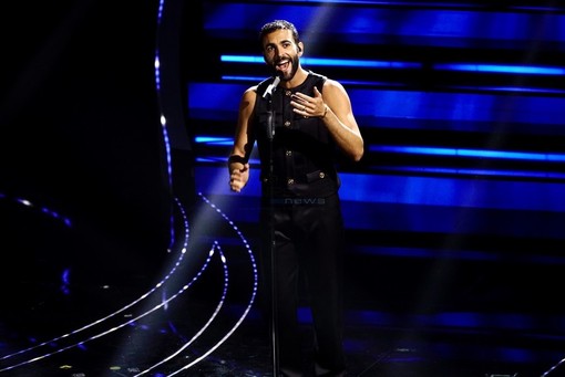 Marco Mengoni vince il 73° Festival di Sanremo con la sua “Due vite”
