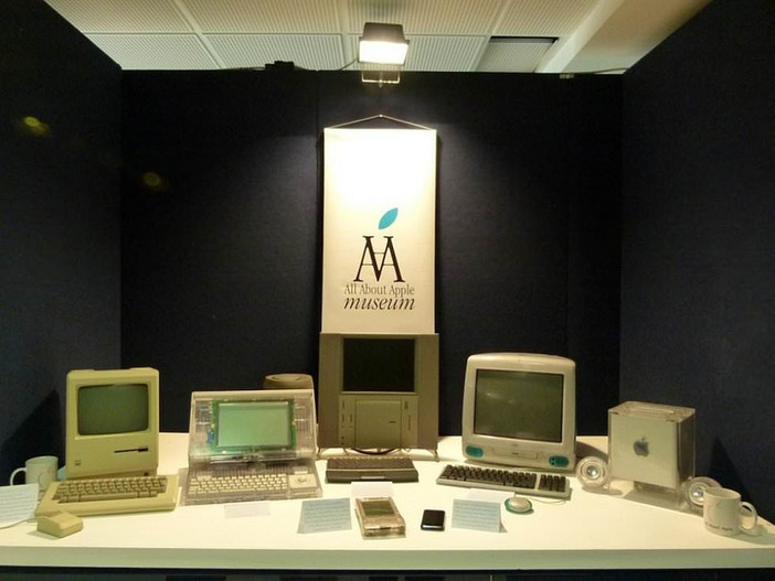 Alcuni degli storici prodotti Apple appartenenti alla collezione del museo