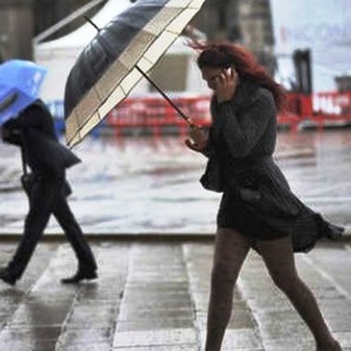 Allerta meteo, la Vodafone regala chiamate illimitate a tutti i clienti liguri