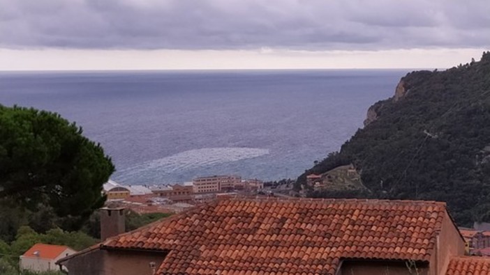 Scarichi fognari in mare, valori nella norma: la balneabilità nel litorale da Vado a Finale resta garantita