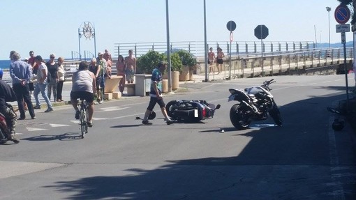 Scontro tra moto sul lungomare di Loano