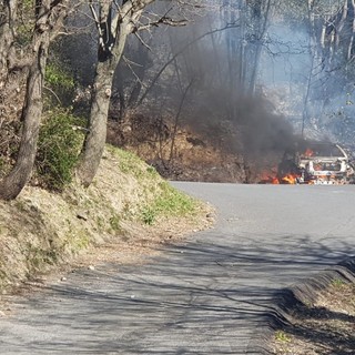 Alassio, macchina a fuoco in zona Vegliasco (FOTO e VIDEO)