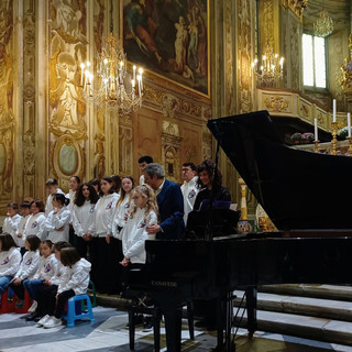 Il Coro dei Luppini esibitosi lo scorso aprile nella Basilica di San Biagio in Finalborgo