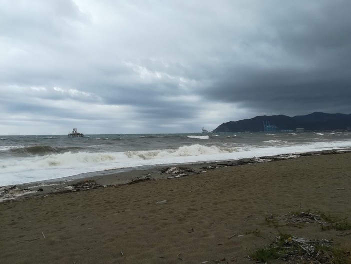 Prosegue l'ondata di maltempo: mareggiate diffuse da Ponente a Levante