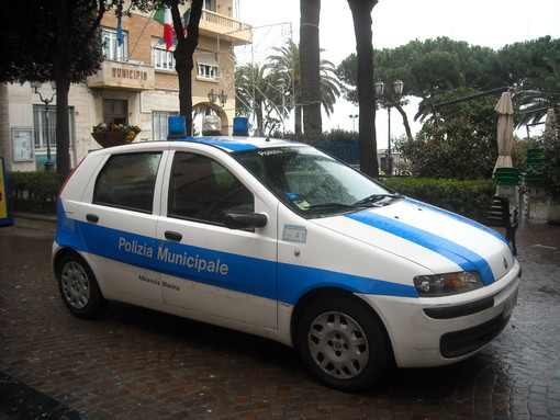 Violazione norme sull'ambiente, una denuncia da parte della Polizia Municipale di Alassio