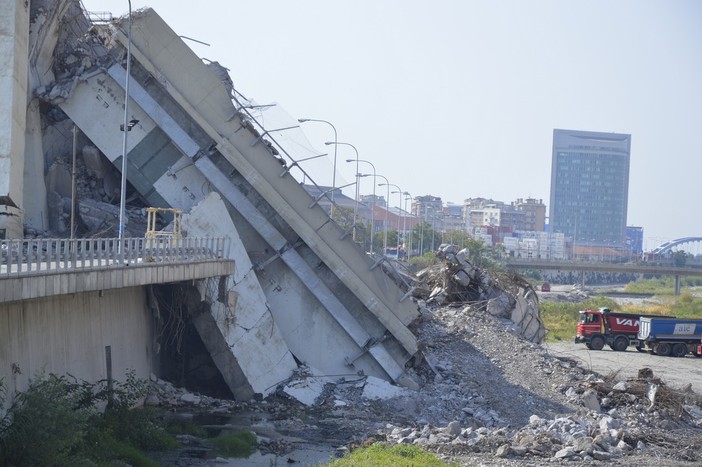 Crollo ponte: detriti analizzati in Svizzera