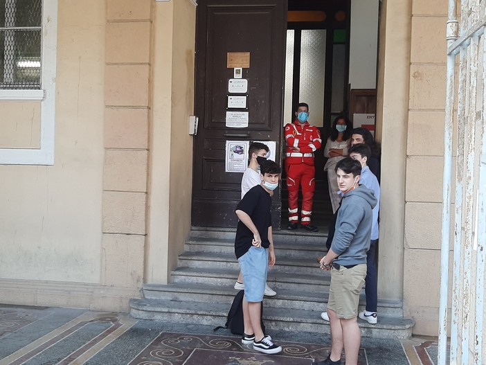 La maturità ai tempi del Covid-19. Le impressioni degli studenti di Albenga, Finale e Savona: &quot;Mesi difficili per il lockdown, ma ce l'abbiamo fatta&quot; (FOTO e VIDEO)