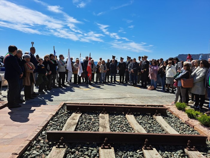 In ricordo dei deportati dopo gli scioperi dell'1 marzo '44: a Spotorno e Bergeggi un nuovo monumento alla Memoria