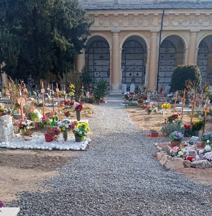 Albenga, prosegue la manutenzione dei cimiteri