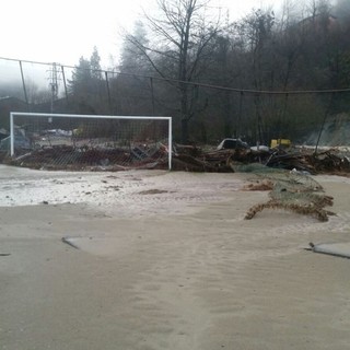 Fango e voragini, a Murialdo il campo da calcio non esiste più (FOTO)