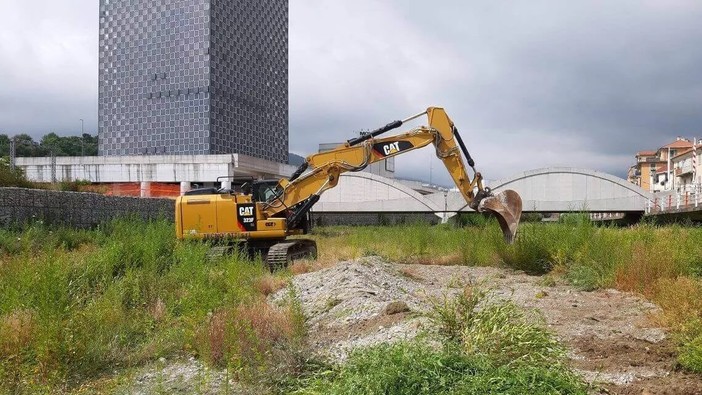 Vado Ligure, al via i lavori per il disalveo del torrente Segno (FOTO)