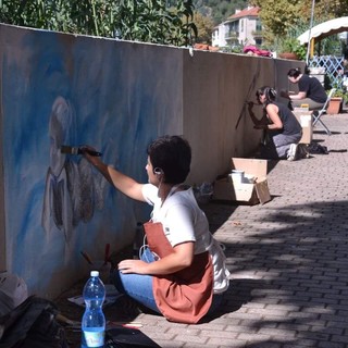 Quiliano, un murales per abbellire la passeggiata lungofiume del centro storico (FOTO)