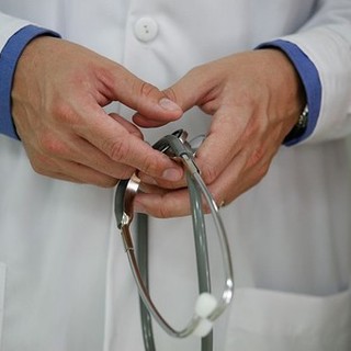 Troppe prescrizioni, 94 medici di famiglia contattati da Asl per aver superato la spesa media regionale