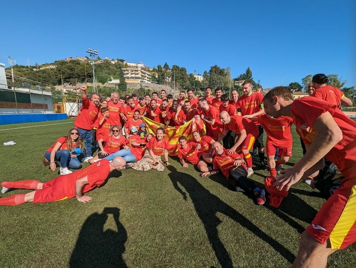 Dal comune una targa celebrativa all'Asd Millesimo per la vittoria del campionato