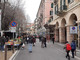 Savona, il primo mercato straordinario domenicale crea disagi: polemiche tra i residenti