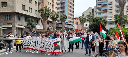 Corteo pro Palestina a Savona. Zunino (Anpi) : “Il 26 maggio un pranzo all'Università, il ricavato per il popolo di Gaza” (FOTO E VIDEO)