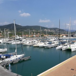 Allo Yacht Club Marina di Loano un “Happy Hour sul Mare” con The Liptones