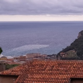 Scarichi fognari in mare, valori nella norma: la balneabilità nel litorale da Vado a Finale resta garantita