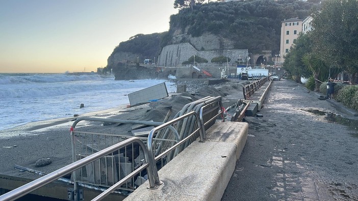 Mareggiata a Celle, danneggiato un tratto della condotta fognaria: il sindaco ordina di intervenire al Consorzio Depurazione Acque (FOTO)