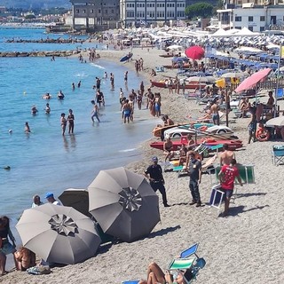 Tragedia a Pietra Ligure, 68enne muore in mare: vani i tentativi di salvataggio dei bagnini