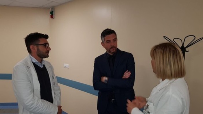 Andrea Melis in una recente visita all'ospedale San Paolo di Savona