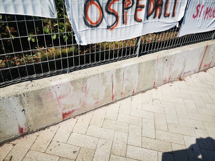 Albenga, scritte offensive verso Toti: il muro è stato ripulito