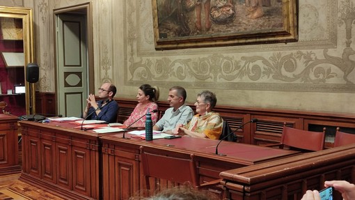 I banchi della minoranza finalese: presenti (da sinistra) Guzzi, Geremia e Montanaro. A destra Simona Simonetti di &quot;Scelgo Finale&quot;