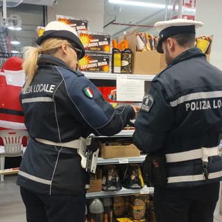 Botti e fuochi d'artificio, controllo della polizia locale di Savona sui venditori autorizzati