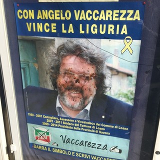 Sfregio al manifesto di Angelo Vaccarezza a Loano, imbrattato di escrementi