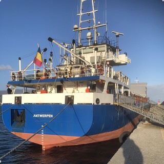 Irregolarità a bordo: il mercantile belga in avaria soccorso al largo di Savona resta in porto