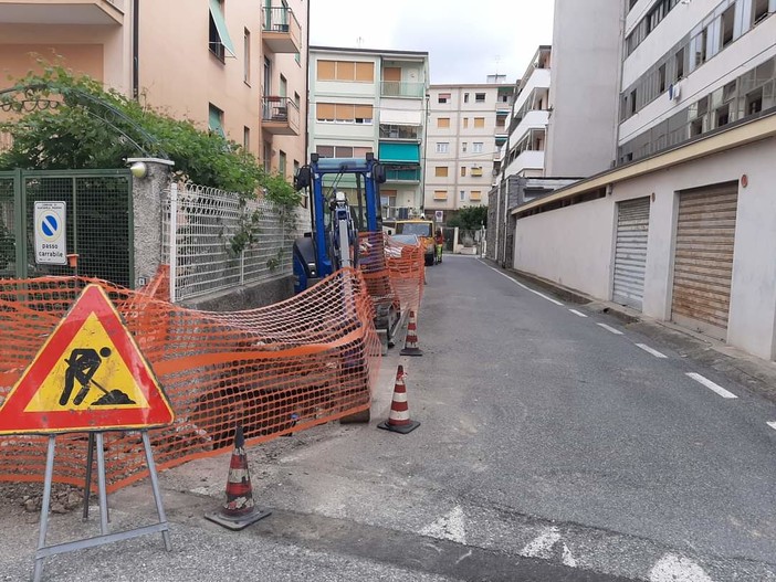 Albissola, via all'installazione di due nuovi punti luce led in via Respighi (FOTO)