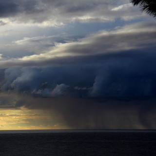 Meteo, tempo stabile con clima mite