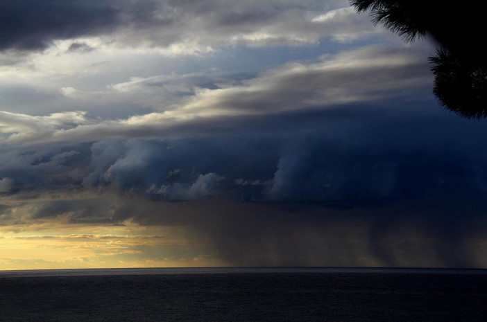 Meteo, tempo stabile con clima mite