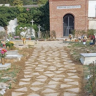 Piana, nuova pavimentazione nella parte vecchia del cimitero in località Borgo (FOTO)