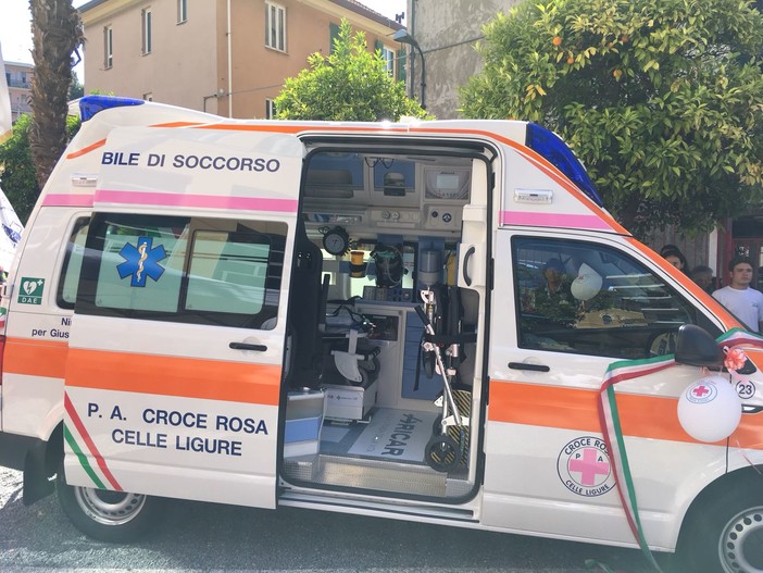 Grande festa a Celle: inaugurati un defibrillatore e una nuova ambulanza della Croce Rosa (FOTO E VIDEO)