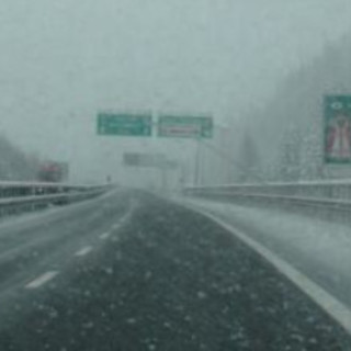 Neve nella notte sulla Savona-Torino ma nessun disagio alla viabilità