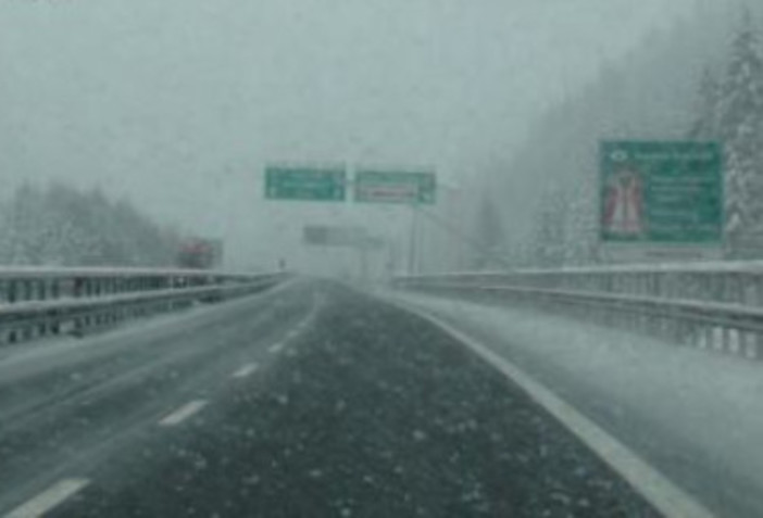 Neve nella notte sulla Savona-Torino ma nessun disagio alla viabilità