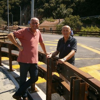 Flaminio Richeri e Giovanni Ferrari sul nuovo ponte sul Pora, a Finale