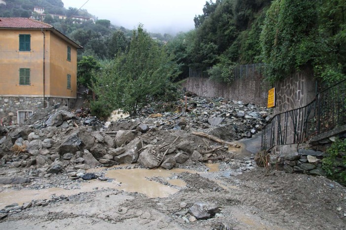 Varazze: frana in via Sciandra, evacuata una famiglia