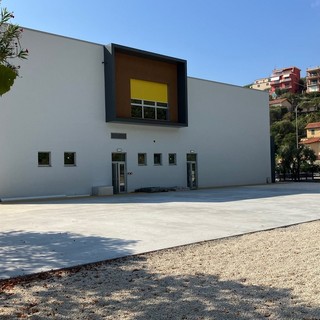 Alassio, ultime rifiniture per la scuola media di via Gastaldi: previsto un open-day per la visita dei cittadini