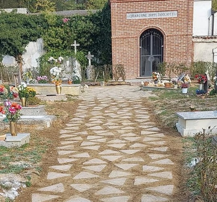 Piana, nuova pavimentazione nella parte vecchia del cimitero in località Borgo (FOTO)