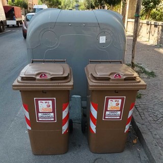 Ad Albenga sostituiti i bidoni per la raccolta della frazione umida dei rifiuti