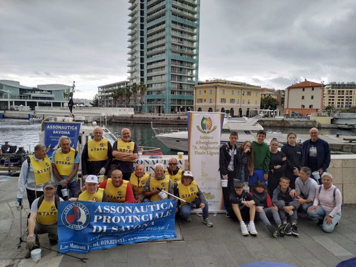 &quot;No mozziconi in Darsena&quot;: successo per la raccolta organizzata da Assonautica